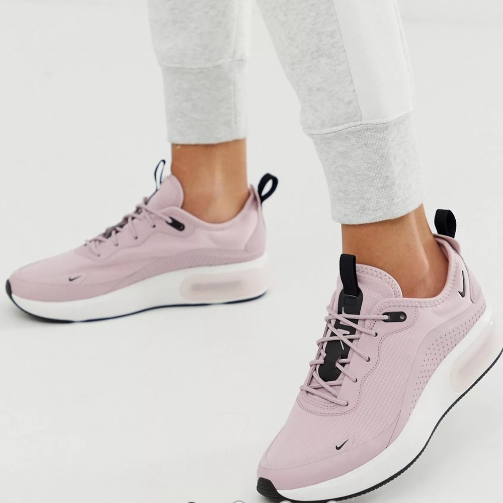Nike Air Max Dia size 9.5
